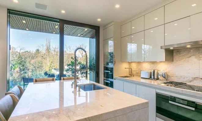 Недвижимость Apartment 9 rooms: 7