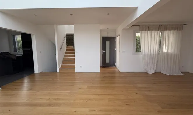 Недвижимость Single house: 2