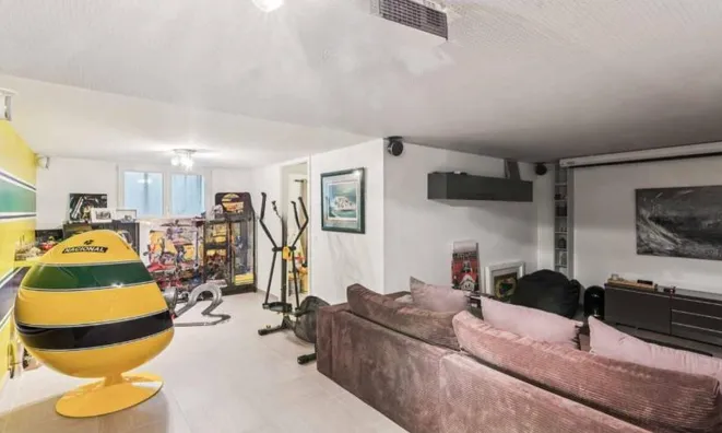 Недвижимость Row house 6 rooms: 11