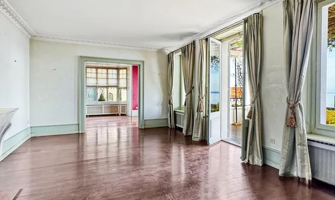 Недвижимость Single house 18 rooms: 8