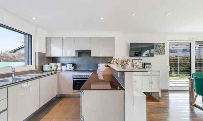 Недвижимость Bifamiliar house 5 rooms: 5