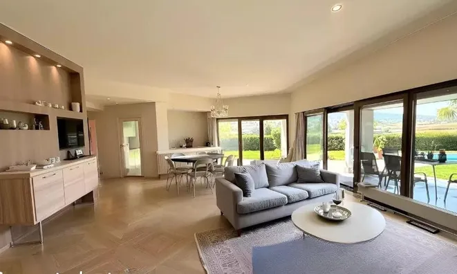 Недвижимость Villa 9 rooms: 6