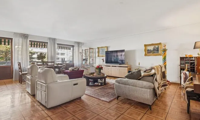 Недвижимость Apartment 6 rooms: 2