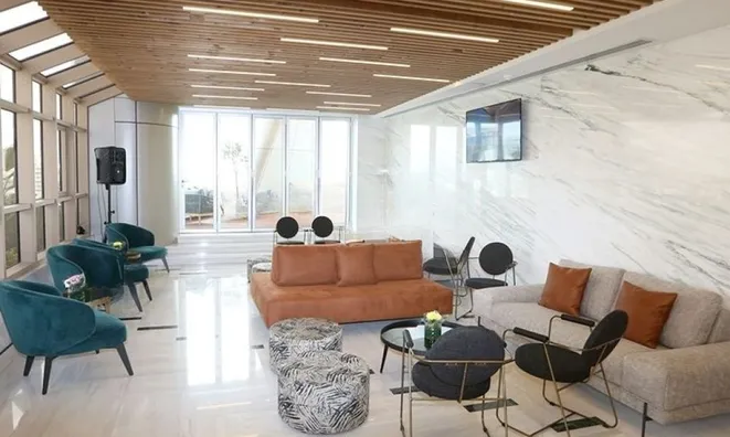 Недвижимость 3 Bedroom Iconic View Apartment for Sale in Nicosia, City Centre: 2