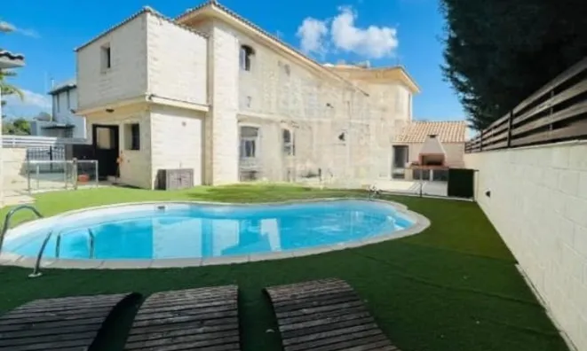 Недвижимость 5 Bedroom Villa for Sale, in Larnaca, Aradippou: 1