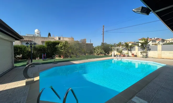 Недвижимость 4 Bedroom House for Sale in Limassol, Agia Fyla: 3