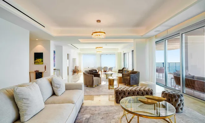 Недвижимость 4 Bedroom Luxury Penthouse Apartment for Sale in Pyrgos Coastal, Limassol: 3