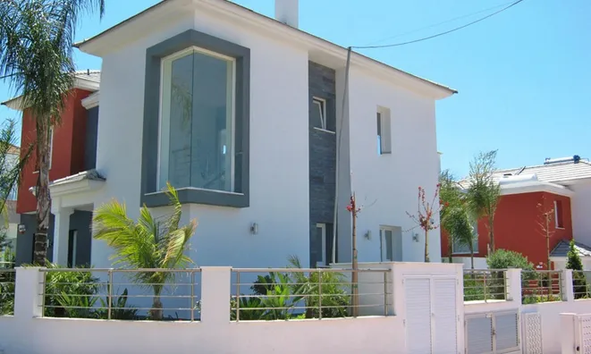 Недвижимость 5+1 Bedroom Beachfront Villa for Sale in Limassol: 2