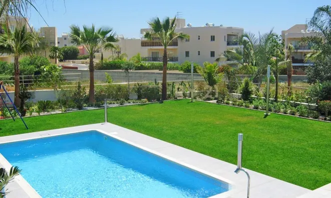 Недвижимость 5+1 Bedroom Beachfront Villa for Sale in Limassol: 4