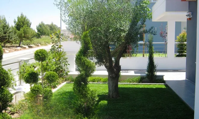 Недвижимость 5+1 Bedroom Beachfront Villa for Sale in Limassol: 5