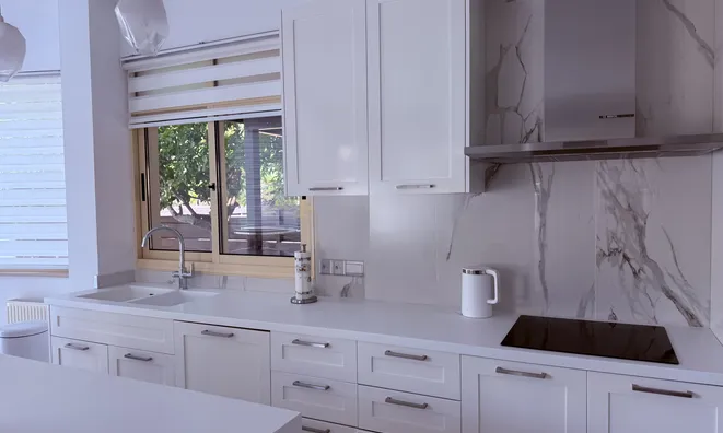 Недвижимость 5 Bedroom Coastal Villa for Sale in Pyrgos, Limassol: 5