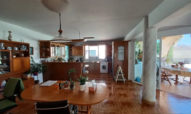 Недвижимость 6 Bedroom Villa For Sale in Germasogeia, Limassol: 6