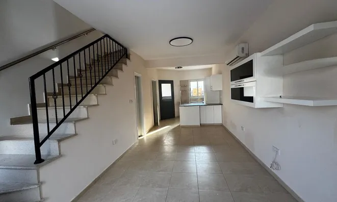 Недвижимость 2 Bedroom Maisonette For sale in Pyrgos, Limassol: 1