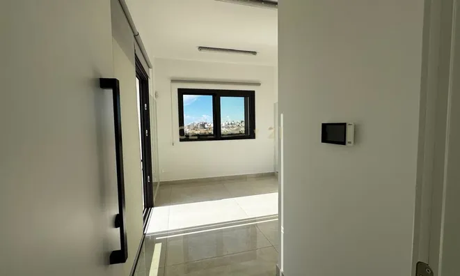 Недвижимость 4 Bedroom Penthouse Apartment For Sale in Germasogeia, Limassol: 27