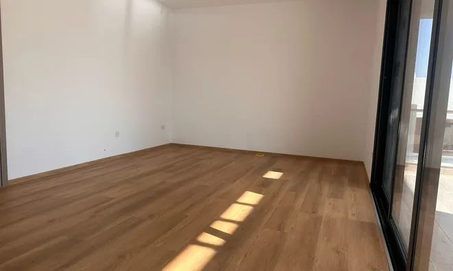 Недвижимость 2 Bedroom Penthouse Apartment for Sale in Mesa Geitonia, Limassol: 3