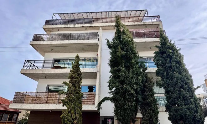 Недвижимость 3 Bedroom Penthouse For sale in Neapoli, Limassol: 1