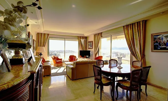 Недвижимость Property Type: Villa  
Location: Cannes, Californie  

Villa Cannes Californie: 2