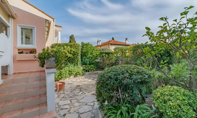 Недвижимость Villa Petit Juas: 11