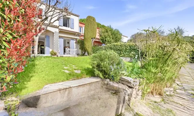 Недвижимость Villa Croix des Gardes: 1