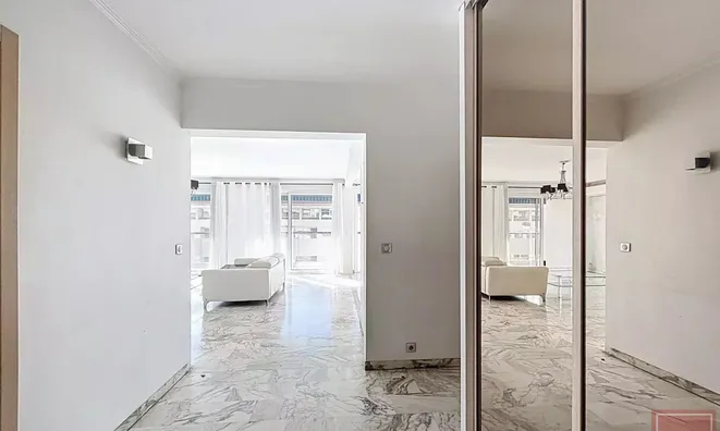 Недвижимость Villa Petit Juas: 1