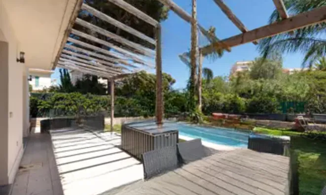 Недвижимость Villa Petit Juas: 2