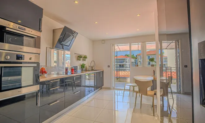 Недвижимость Villa République Cannes: 3