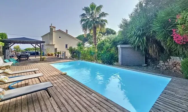 Недвижимость Villa Croix des Gardes: 1