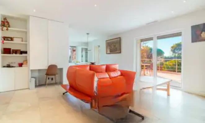 Недвижимость Property Type: Villa

Location: Cannes, Californie

Villa Cannes: 3