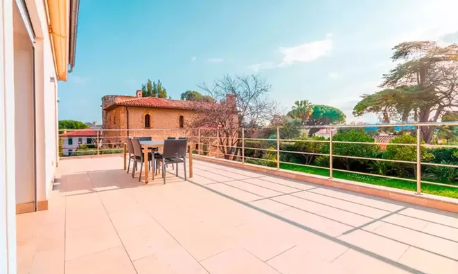 Недвижимость Property Type: Villa

Location: Cannes, Californie

Villa Cannes: 4