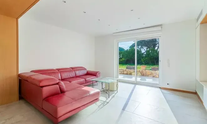 Недвижимость Property Type: Villa

Location: Cannes, Californie

Villa Cannes: 10