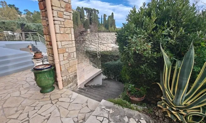 Недвижимость Estate Croix des Gardes: 10