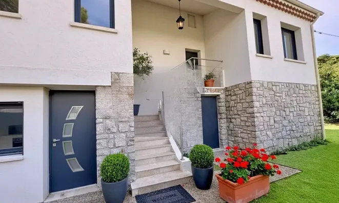 Недвижимость Villa Petit Juas: 2