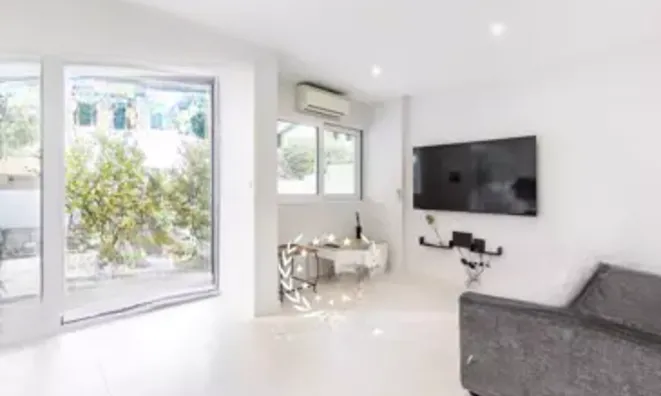 Недвижимость Villa Petit Juas: 2