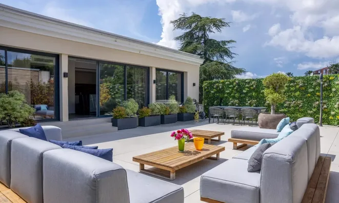 Недвижимость Villa Croix des Gardes: 1