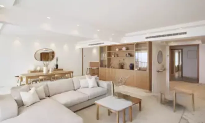 Недвижимость Building Centre-ville: 2