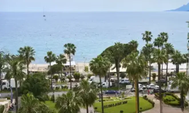 Недвижимость Building Centre-ville: 3