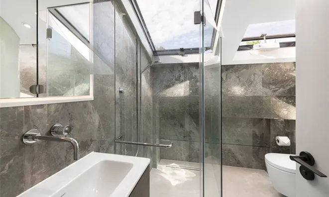 Недвижимость St. Luke's Street: 4