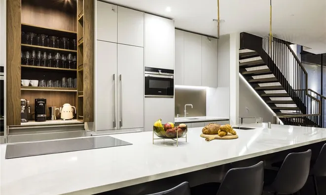 Недвижимость St. Luke's Street: 12