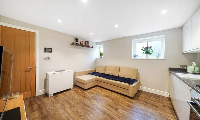 Недвижимость Waterlow Road: 8