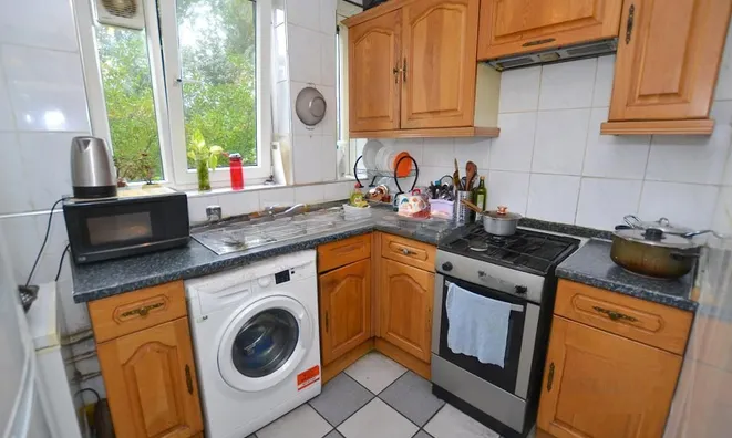 Недвижимость Globe Road: 3