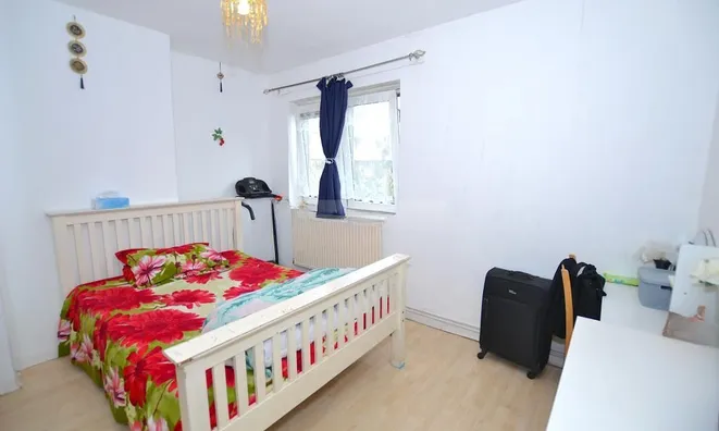 Недвижимость Globe Road: 9