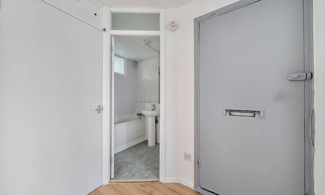 Недвижимость Sunninghill Court, Bollo Bridge Road: 1