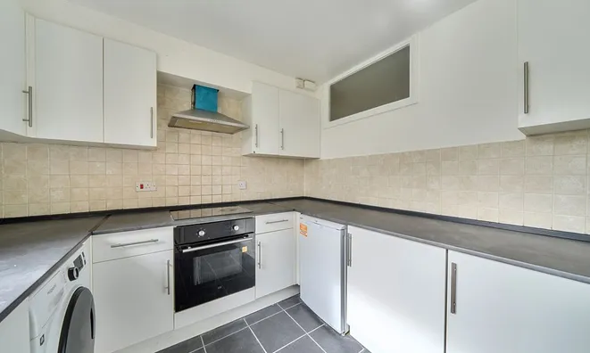 Недвижимость Sunninghill Court, Bollo Bridge Road: 3