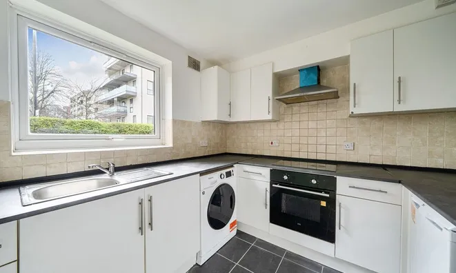 Недвижимость Sunninghill Court, Bollo Bridge Road: 13