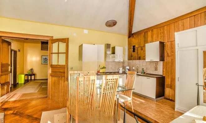 Недвижимость Семейный дом 715 м², Побри: 2