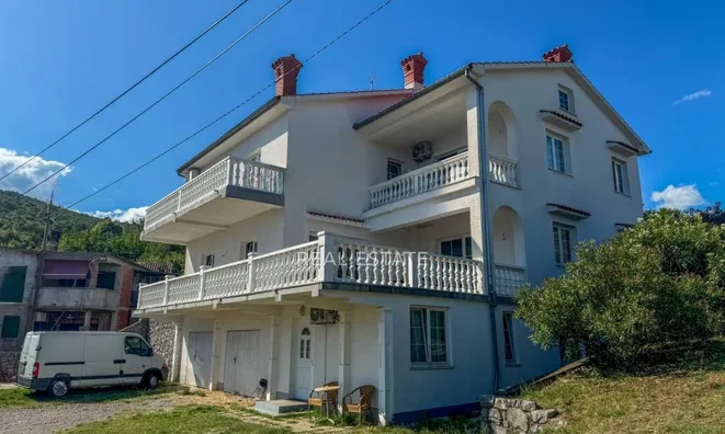Недвижимость Семейный дом 438 м² в Побри: 3