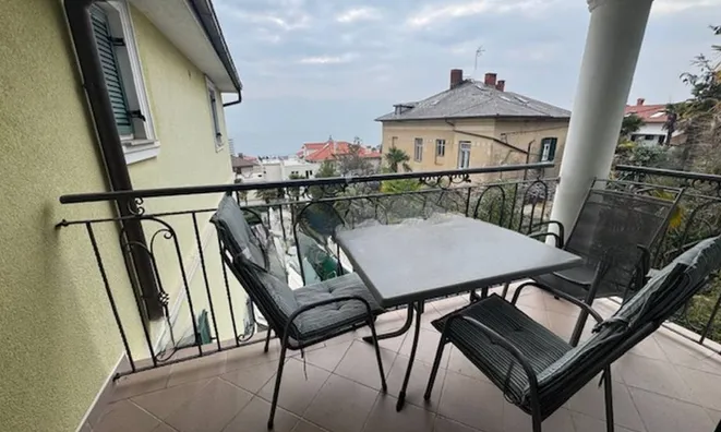 Недвижимость Двухкомнатная квартира в центре: 12