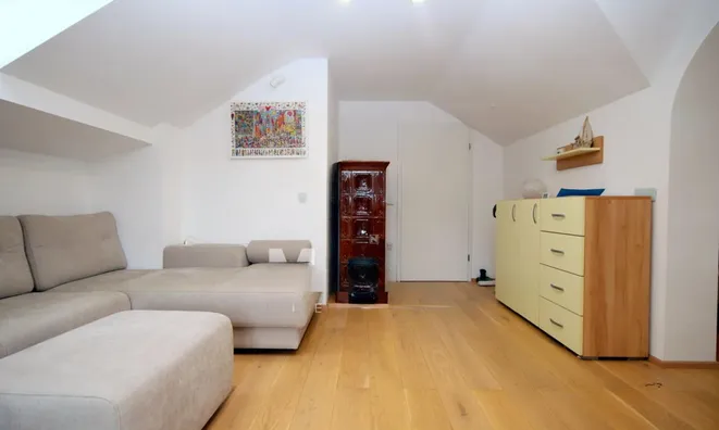 Недвижимость Двухэтажный дом Новая Радовлица: 12