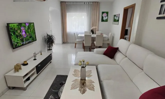 Недвижимость Квартира на улице Побешка: 1