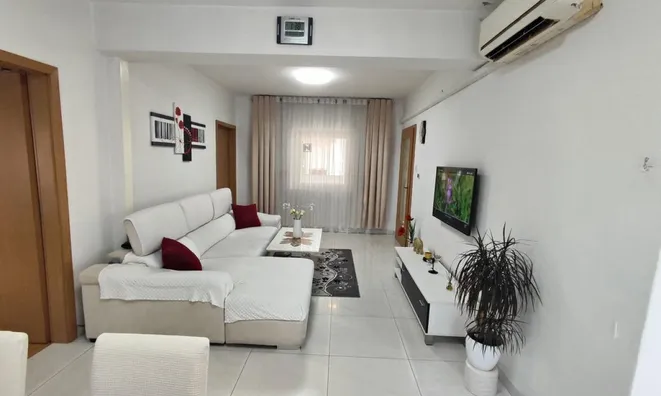 Недвижимость Квартира на улице Побешка: 12